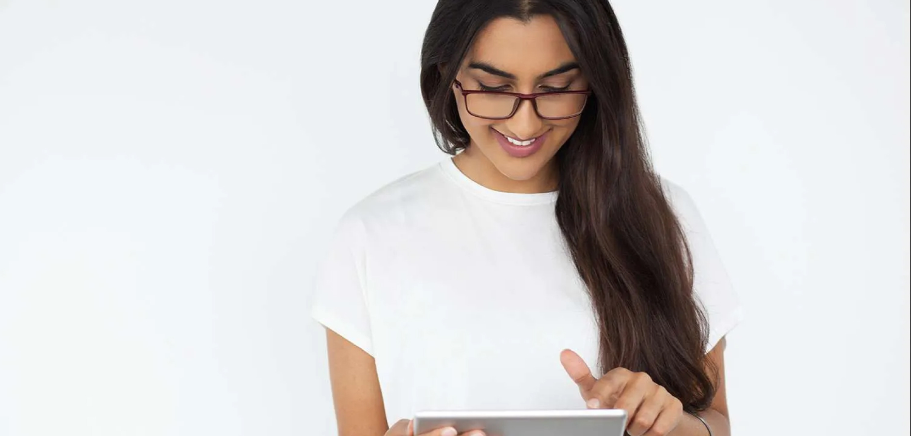 women using tablet > HomeByMe Enterprise > Dassault Systemes